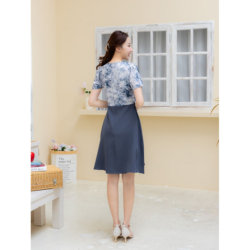 kudapy เดรสสั้นคอวีสีชมพู/สีเทา/สีน้ำตาล แขนสั้น เดรสทรงบานแต่งเสื้อลาย ติดโบว์ 2 ชิ้น S M L XL