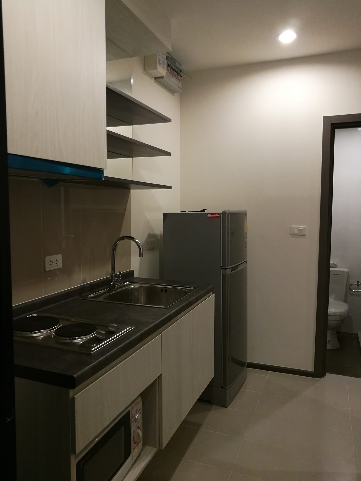 สนใจชมห้องติดต่อได้เลย Line ID: Smile-easy ปล่อยเช่าคอนโด The Base Park West Sukhumvit 77 (เดอะ เบส พาร์ค เวสต์ สุขุมวิท 77) - 1ห้องนอน 1ห้องน้ำ 1ห้องนั่งเล่น 1ห้องครัว - ใกล้ BTS อ่อนนุช - ขนาดห้อง 26 ตรม. ชั้น 36