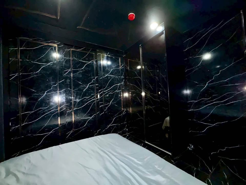 ขายห้องแต่งสวยคอนโด Reach Phahonyothin 52 (รีช พหลโยธิน 52) โซนพื้นที่ BTS สายหยุด ห้องแบบ 1ห้องนอน / 1ห้องน้ำ / โซนครัวปิด ขนาดห้อง 32 ตรม. ชั้น 5 ตึก F