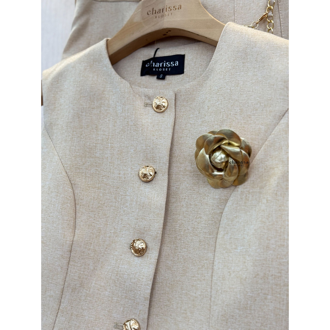 kudapy เซ็ท 4 ชิ้น เสื้อ Vest+กระโปรงยาว+เข็มขัดโซ่+เข็มกลัดดอกไม้ เสื้อกับกระโปรงเราใช้ผ้าเดียวกันทั้งชุด เนื้อผ้ามีน้ำหนัก ทิ้งตัวดี ย