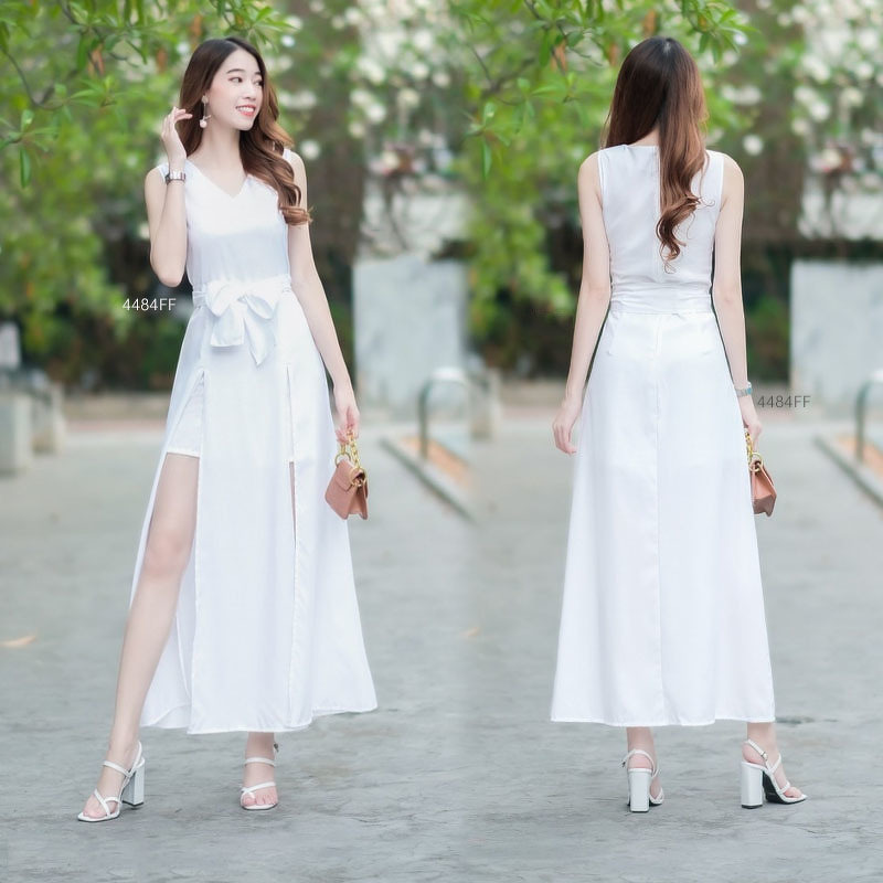 kudapy จั๊มสูทขาสั้นสีแดง ขาว ครีม กรม น้ำตาล ดำ คอวีแขนกุด ดีเทลแต่งผ่ายาวผ่าด้านหน้า ขาสั้นด้านใน มีซิปซ่อนด้านหลัง มีเชือกแยกสำหรับผูกเอว 1 เส้น