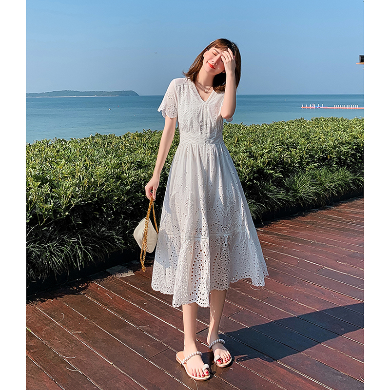 kudapy ชุดแม็กซี่เดรสยาวสีขาว คอวีแขนสั้นทรงสวยๆๆ ผ้าคอตตอนสีขาว งานฉลุทั้งตัว XL