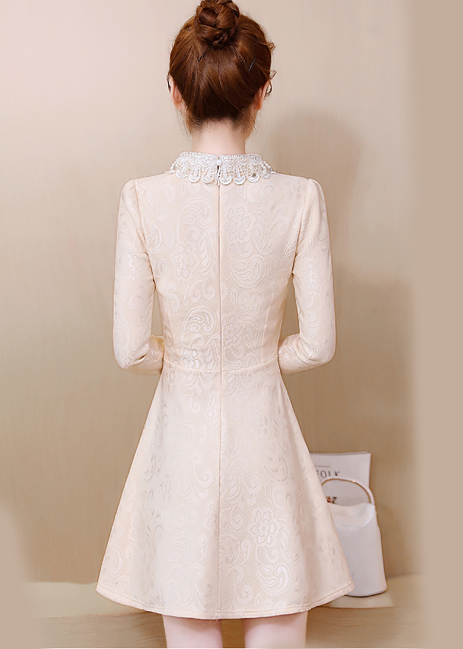 เดรสลูกไม้เนื้อดีสีครีม คอผ้าถักปักมุก หน้าอกซีทรู