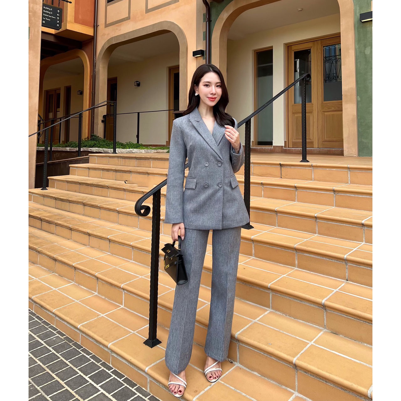 kudapy เซ็ทสูท ผ้าทอชนิดพิเศษ ยับยาก อัดกาวทั้งชุด เสื้อสูททรงทันสมัยออกออกแบบให้มีทรงยาวเข้ารูป