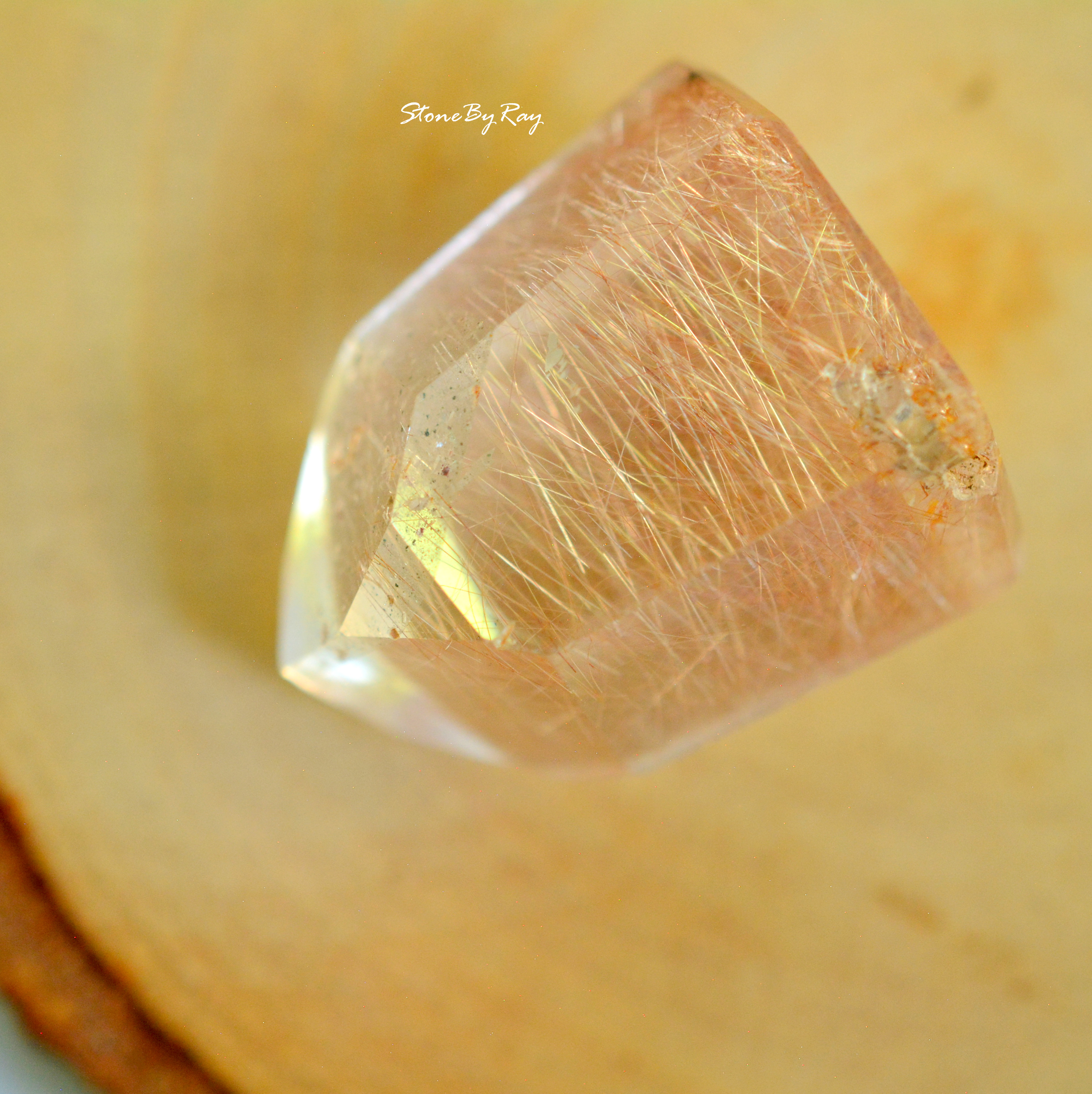 หินไหมนาคเจียรทรงผลึกแท่งคริสตัล