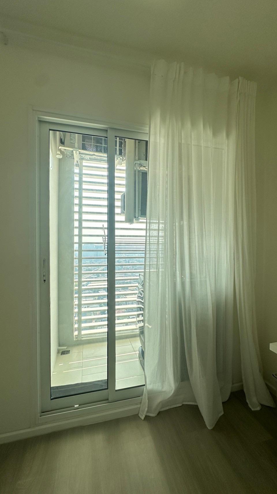 ให้เช่าห้องแบบ 1ห้องนอน 1ห้องอเนกประสงค์(ทำ2นอนได้) 1ห้องน้ำ โซนพื้นที่ MRT บางพลัด คอนโด De LAPIS Charan 81 (เดอ ลาพีส จรัญ 81) ขนาดห้อง 35 ตรม. ชั้น 28