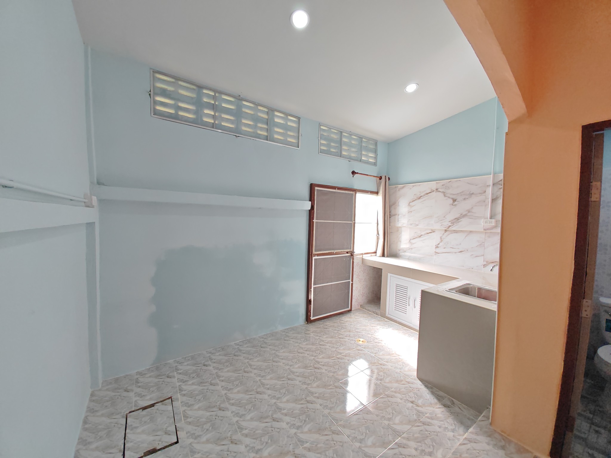 บ้านแสงตะวัน คลอง 11 ธัญบุรี ปทุมธานี ตกแต่งใหม่ 2 ชั้น ฟรีเฟอร์นิเจอร์ กู้ธนาคารหรือผ่อนบริษัทได้2 Storey Town House Thayaburi Pathum Thani 0909897810