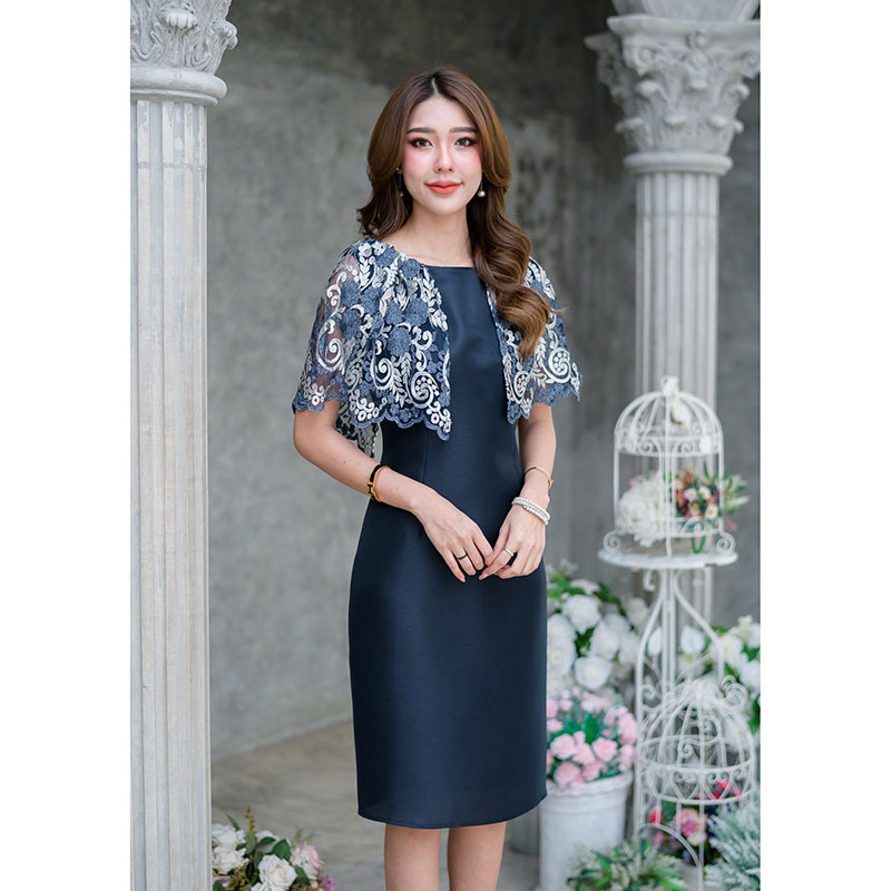 kudapy เดรสสั้นสีแดงเลือดหมู/สีฟ้า/สีกรม/สีชมพู เดรสผ้าไหมญี่ปุ่นดีไซน์ช่วงบนเป็นแบบงานผ้าลูกไม้เงาปักลาย ดีไซน์คลุมไหล่ระบายแบบเก๋ๆ