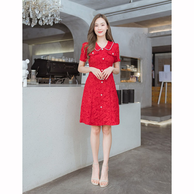 kudapy เดรสสั้นสีแดง ผ้าทอลายนูนแต่งกระดุม ใส่ออกงาน ใส่งานตรุกจีน