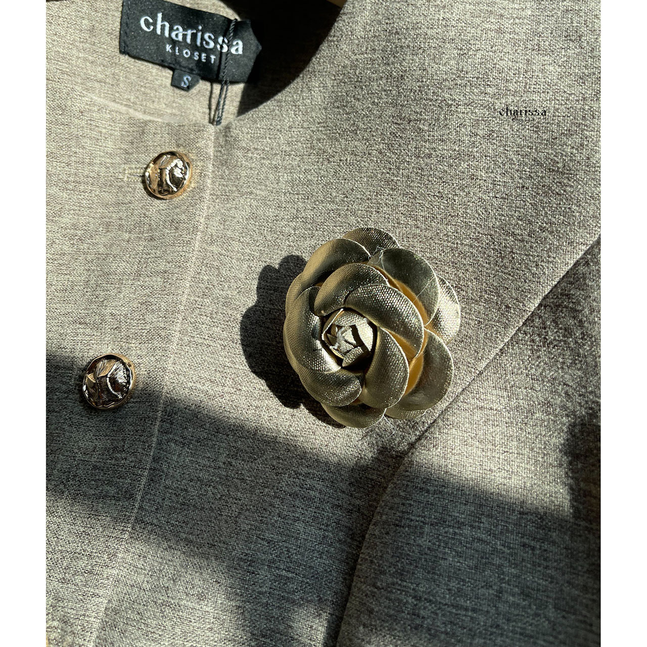 kudapy เซ็ท 4 ชิ้น เสื้อ Vest+กระโปรงยาว+เข็มขัดโซ่+เข็มกลัดดอกไม้ เสื้อกับกระโปรงเราใช้ผ้าเดียวกันทั้งชุด เนื้อผ้ามีน้ำหนัก ทิ้งตัวดี ย