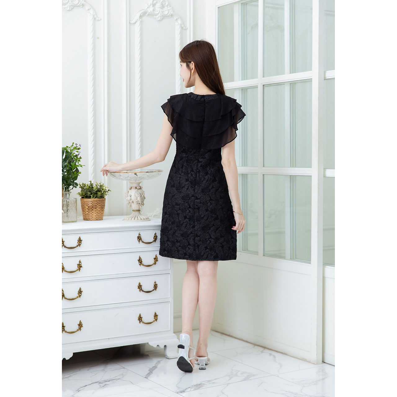 kudapy เดรสผ้าแจ็คกาด แต่งระบายสามชั้น ดีเทลแต่งกระดุมหัวใจน่ารัก เป็นซิปหลัง มีซับใน ใส่เที่ยว ทำงาน ออกงานสวยดูดี