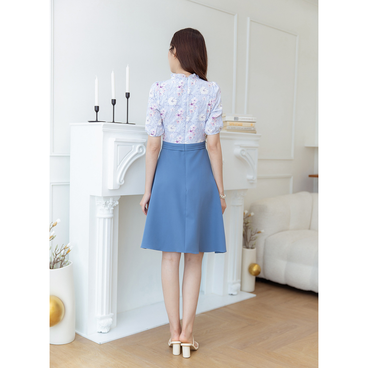 kudapy เดรสสั้นสีเขียวพาสเทล/สีฟ้าคราม ลายดอกสวยละมุน กระโปรงผ้าพื้น สวยลงตัว มีดีเทลจีบและผูกโบว์ช่วงคอ