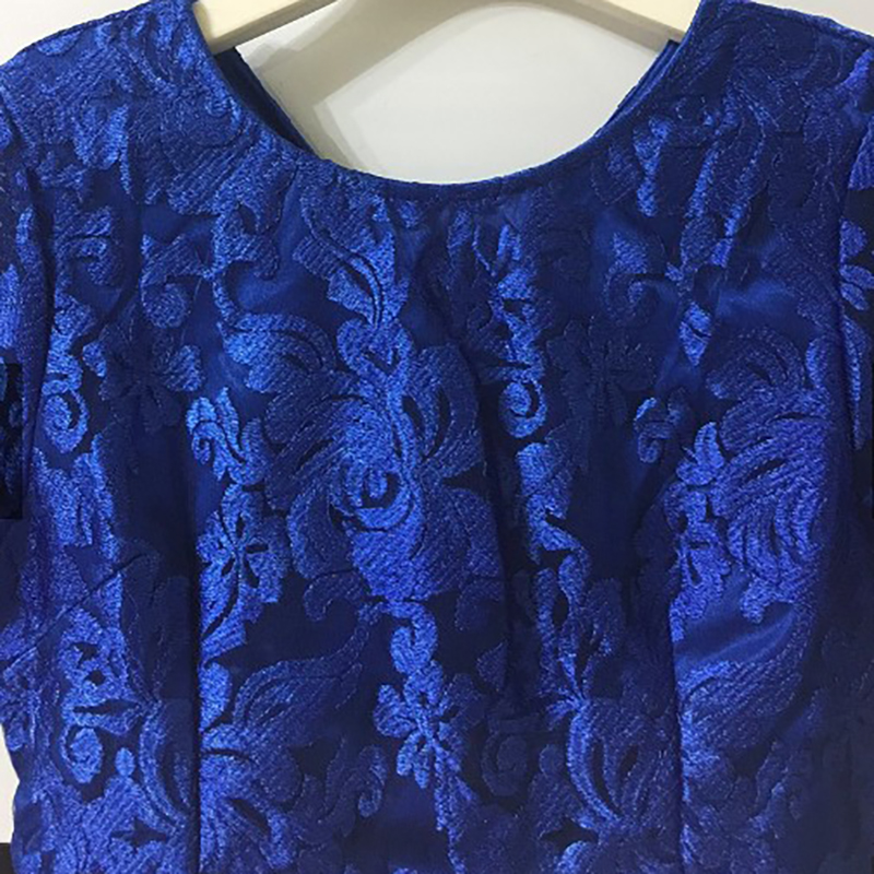 kudapy เดรสลูกไม้สีน้ำเงิน แขนสั้น คอวีด้านหลัง ผ้าลูกไม้ทอลาย เงางามสวยค่ะ กระโปรงผ่าชายด้านหลัง