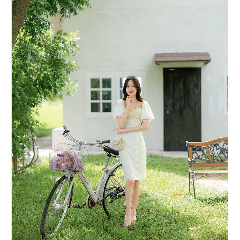 kudapy เดรสสั้นสีขาว สีชมพู ผ้าลายลูกไม้แต่งแขนตุ๊กตา ใส่เที่ยว ออกงานสวยดูดี