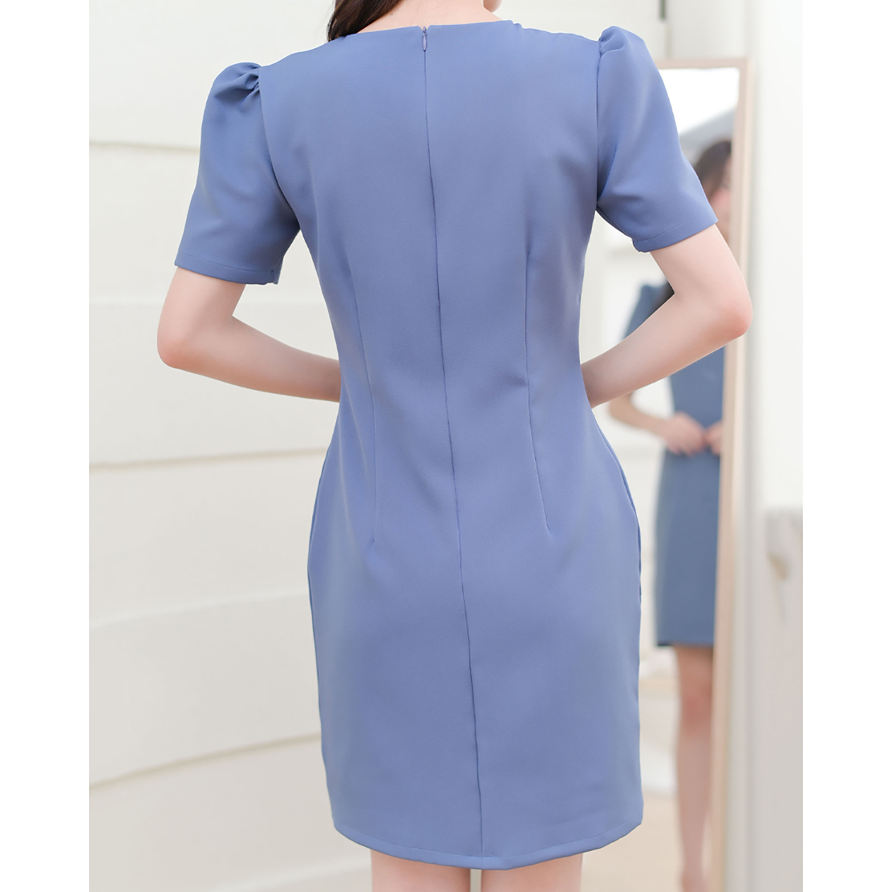 kudapy เดรสสั้นสีกรม/สีฟ้า/สีเบจ คอแหลม รูดยกช่วงไหล่เพิ่มความคิวท์ แพทเทิร์นจับเกล็ดเข้ารูป เนื้อผ้าหนานุ่มมีน้ำหนักทิ้งตัวสวย