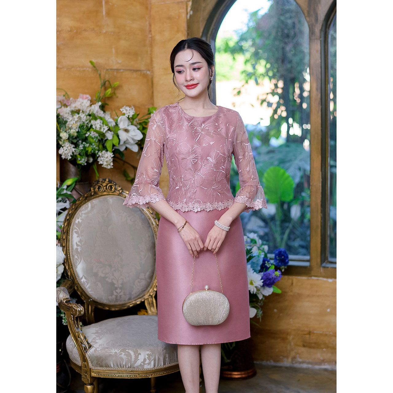 kudapy เดรสสั้นสีชมพู/สีเทา/สีเหลืองอ่อน ผ้าไหมญี่ปุ่น ดีไซน์ด้านบนเย็บคลุมด้วยลูกไม้ช่วงแขน ระบายที่ปลายแขน