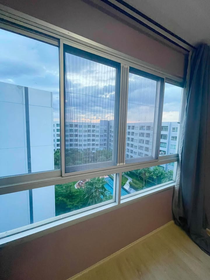 Low Rise โซนพื้นที่ BTS ปุณณวิถี ให้เช่าห้องแบบ 1ห้องนอน 1ห้องน้ำ คอนโด Elio Del Ray (เอลลิโอ เดลเรย์) ขนาดห้อง 34 ตรม. ชั้น 8 ตึก H วิวสระฝั่งทิศตะวันตก