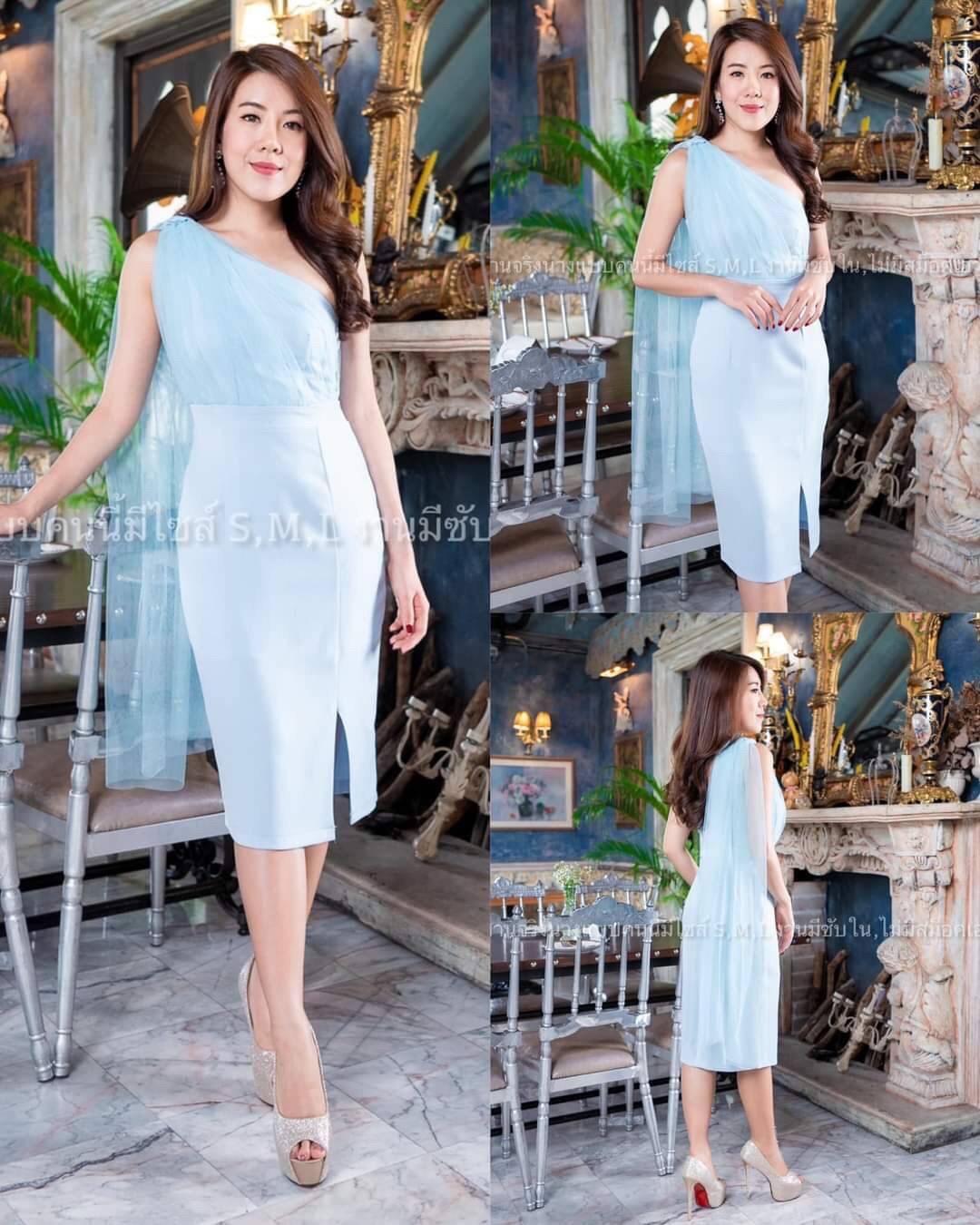 kudapy เดรสสั้นไหล่เฉียงแต่งผ้ามุ้ง สีชมพู ,โอวัลติน, กรมท่า, แดงเลือดหมู ,ขาว ,ฟ้า ,เขียวมิ้นท์ เดรสทรงเข้ารูป กปสั้น ผ้าฮานาโกะเนื้อผ้ายืดทิ้งตัว