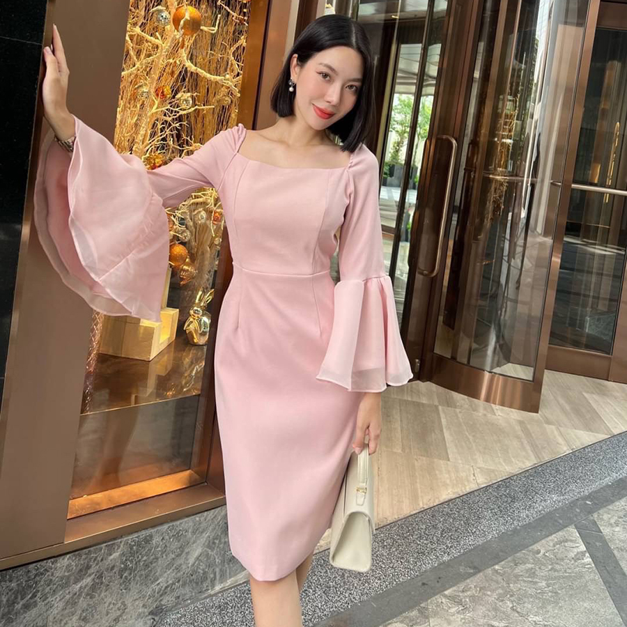 kudapy เดรสทรงสูทแขนยาวสีขาว ,สีชมพู แขนกระดิ่งแต่งระบายทรงสวย ใส่ออกงานปังมาก