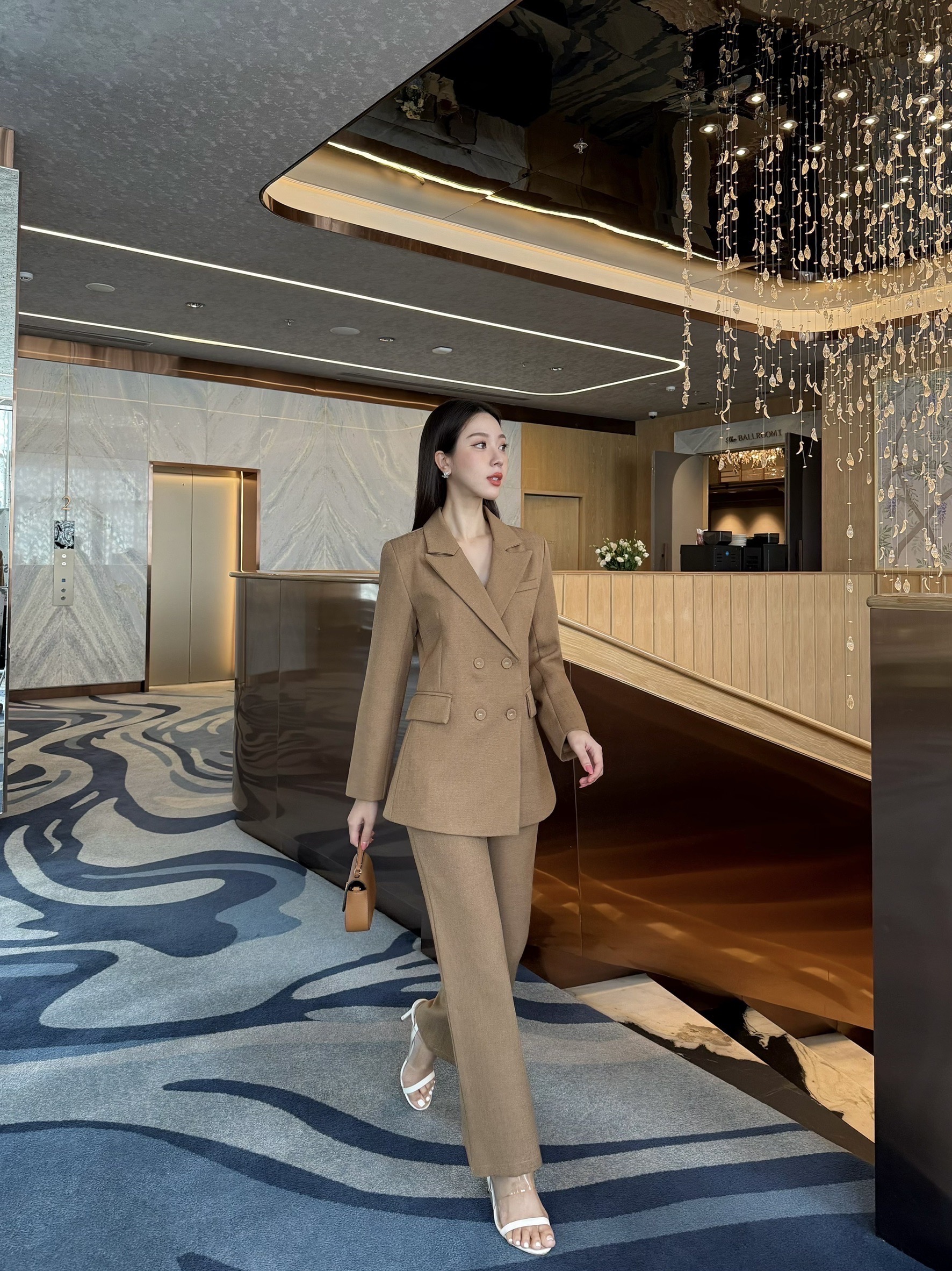 kudapy เซ็ทสูท ผ้าทอชนิดพิเศษ ยับยาก อัดกาวทั้งชุด เสื้อสูททรงทันสมัยออกออกแบบให้มีทรงยาวเข้ารูป