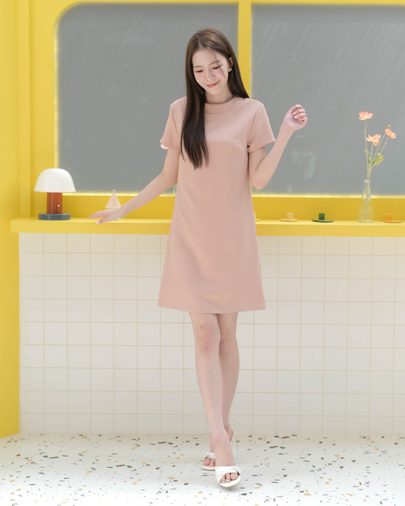 kudapy เดรสคอกลมแขนสั้น เน้นแบบเรียบใส่ง่าย ทรงสวยใส่สบาย ผ้าเนื้อนิ่มไม่หนาไม่บางเกินไป