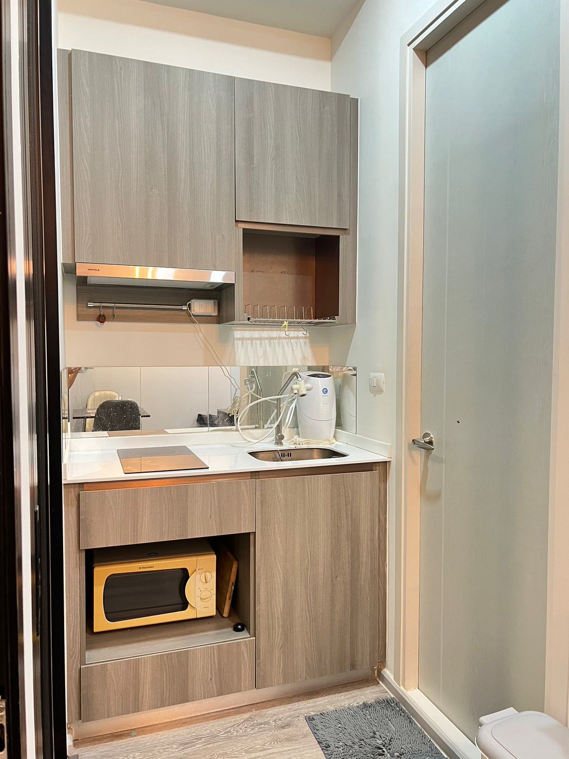 ให้เช่าคอนโด Knightsbridge Collage Ramkhamhaeng (ไนท์บริดจ์ คอลลาจ รามคำแหง) High Rise โซนพื้นที่ รามคำแหง MRT หัวหมาก 📍 ห้องแบบ 1ห้องนอน / 1 เอนกประสงค์ / 1ห้องน้ำ · ขนาดห้อง 32 ตรม. ชั้น 4