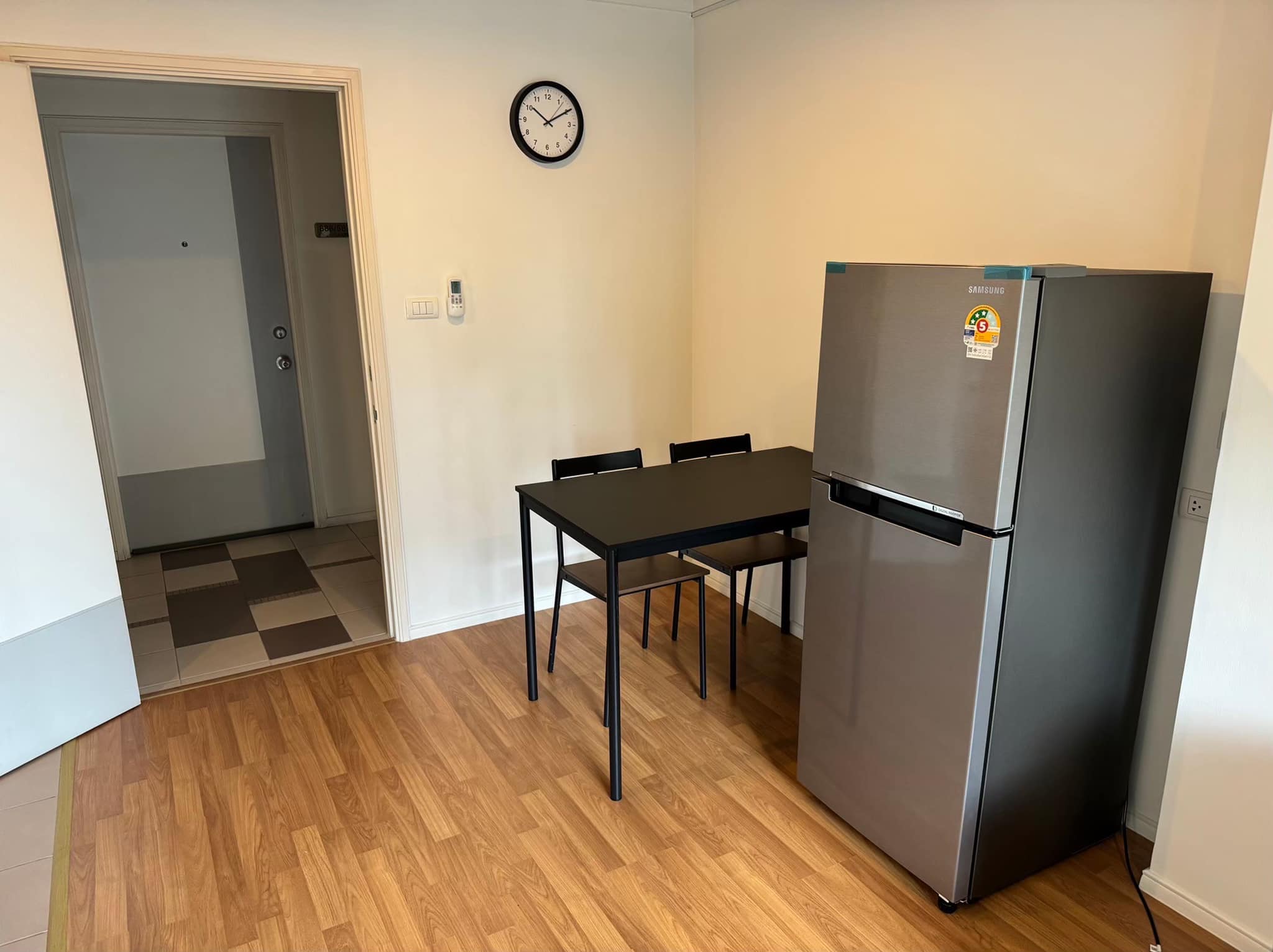 สนใจชมห้องติดต่อได้เลย Line ID: Smile-easy ขายคอนโด Lumpini Park Rama 9 - Ratchada (ลุมพินี พาร์ค พระราม 9 – รัชดา) - ห้องใหม่ 1ห้องนอน 1ห้องน้ำ 1ห้องนั่งเล่น - ใกล้ MRT พระราม 9 - ขนาดห้อง 30.08 ตรม. ชั้น 19 ตึก A