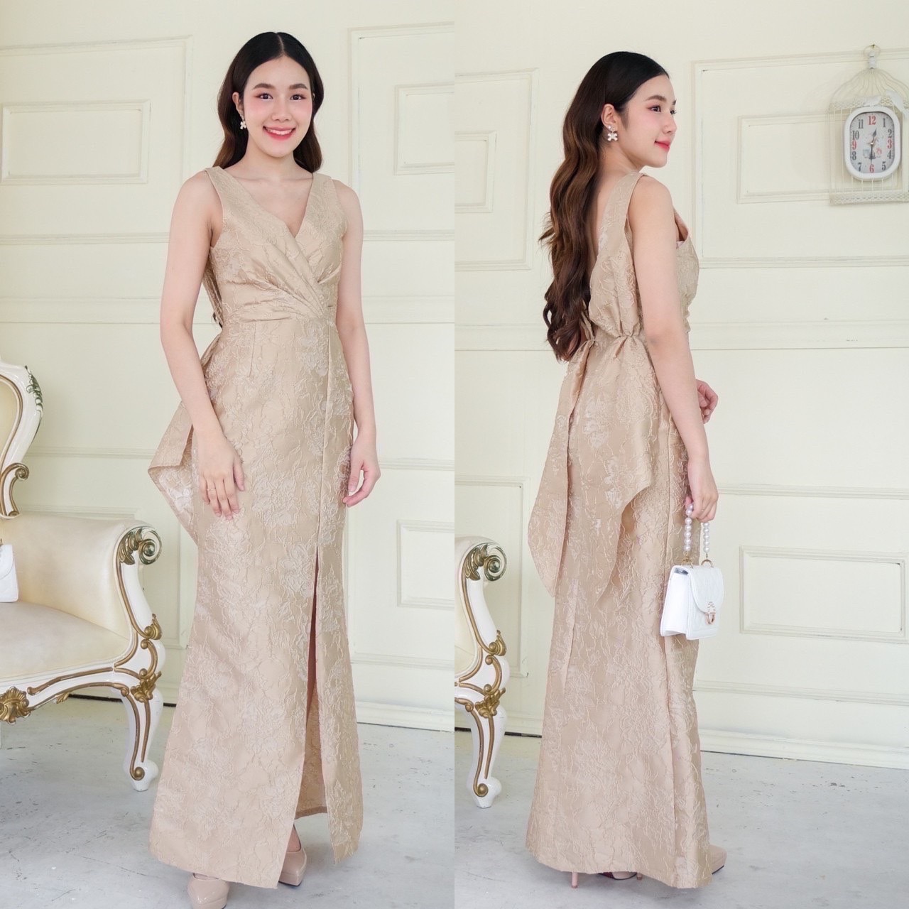 kudapy เดรสยาวสีขาว/แดง/ทอง/ชมพู/กรมท่า/ฟ้า/เขียว ผ้าพิมพ์ลายนูน ทรงคอวี กระโปรงทรงหางปลาเข้ารูป ด้านหลังจับผ้าจีบ ทรงหูกระต่าย