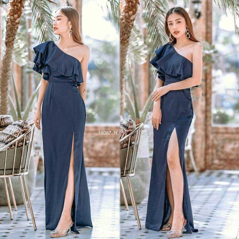 kudapy Maxi Dress แม็กซี่เดรสยาวสีกรม/สีชมพู/สีน้ำตาล/สีเทา/สีแดง ชุดออกงาน เดรสไหล่เบี่ยง ระบาย งานซิปหลัง ผ้าซาร่าเงา