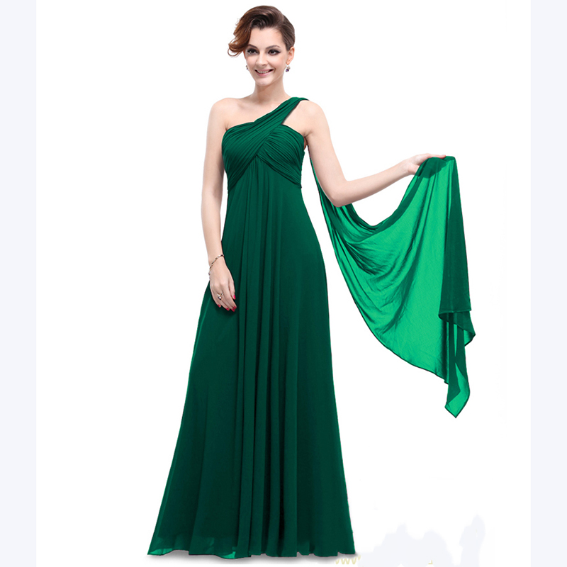 kudapy ชุดราตรียาวสีเขียว เกาะอก ไหล่เดียว ผ้าชีฟองจับเดรปไขว่ช่วงหน้าอก ทิ้งชายด้านหลัง