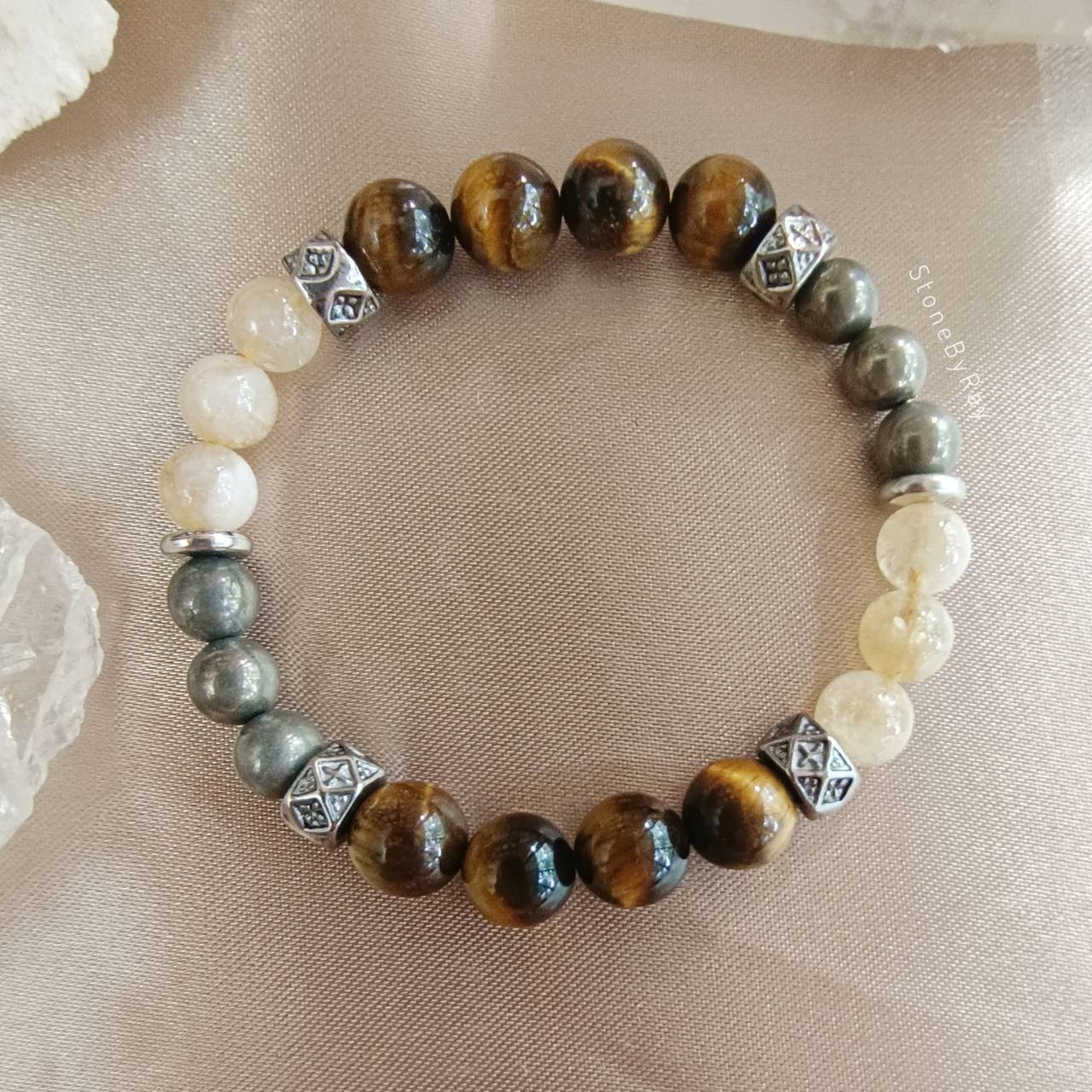 สร้อยข้อมือหินซิทรินร้อยกับไพไรต์และหินตาเสือ