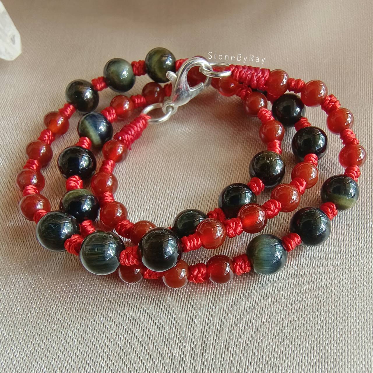 สร้อยข้อมือเชือกถักหินคาเนเลี่ยนกับหินตาเสือสีน้ำเงิน