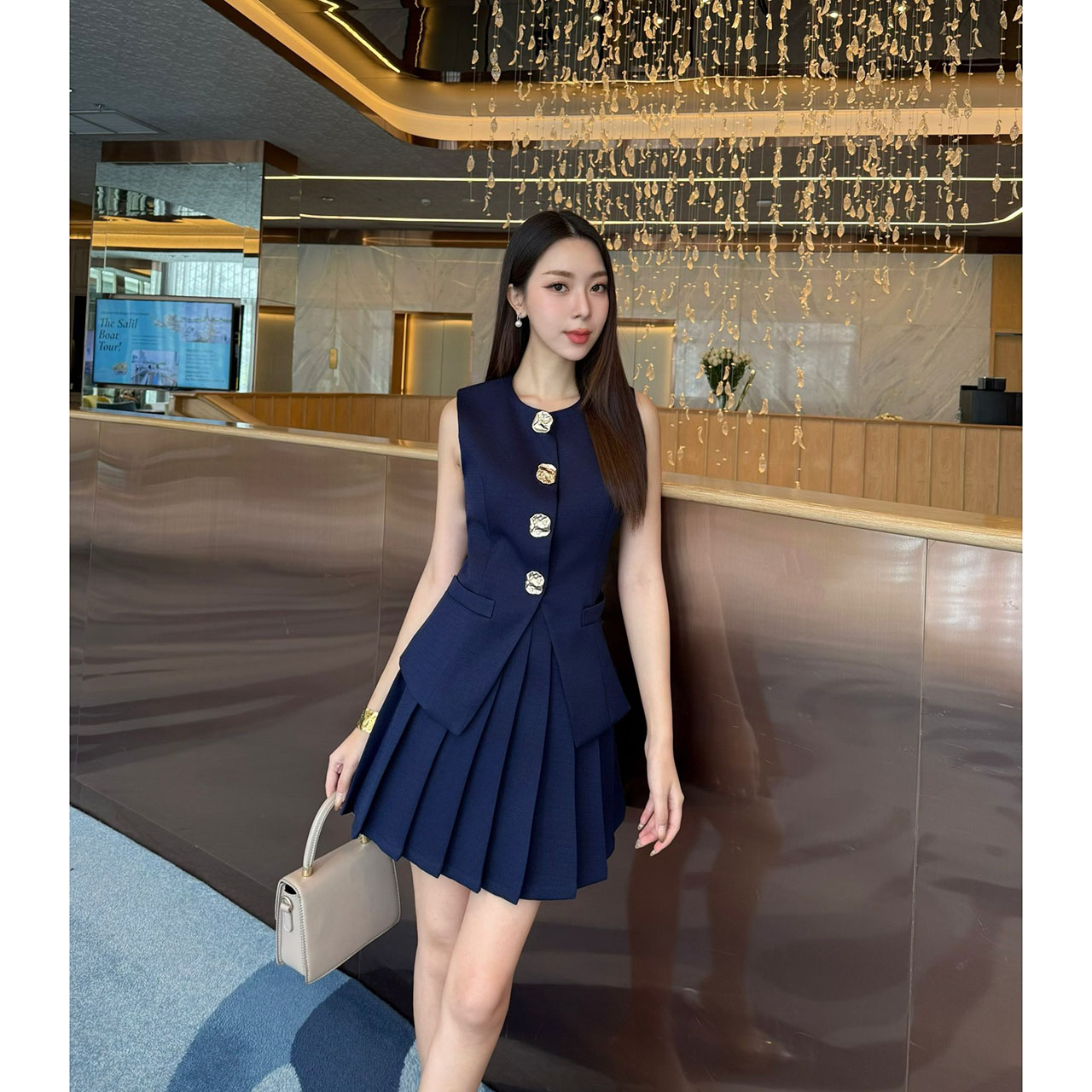 kudapy set เสื้อแขนกุด แต่งกระดุมสีทองเม็ดใหญ่ด้านหน้า(กระดุมทองเย็บติด ด้านใน มาพร้อมกับกระโปรงแต่งจีบ