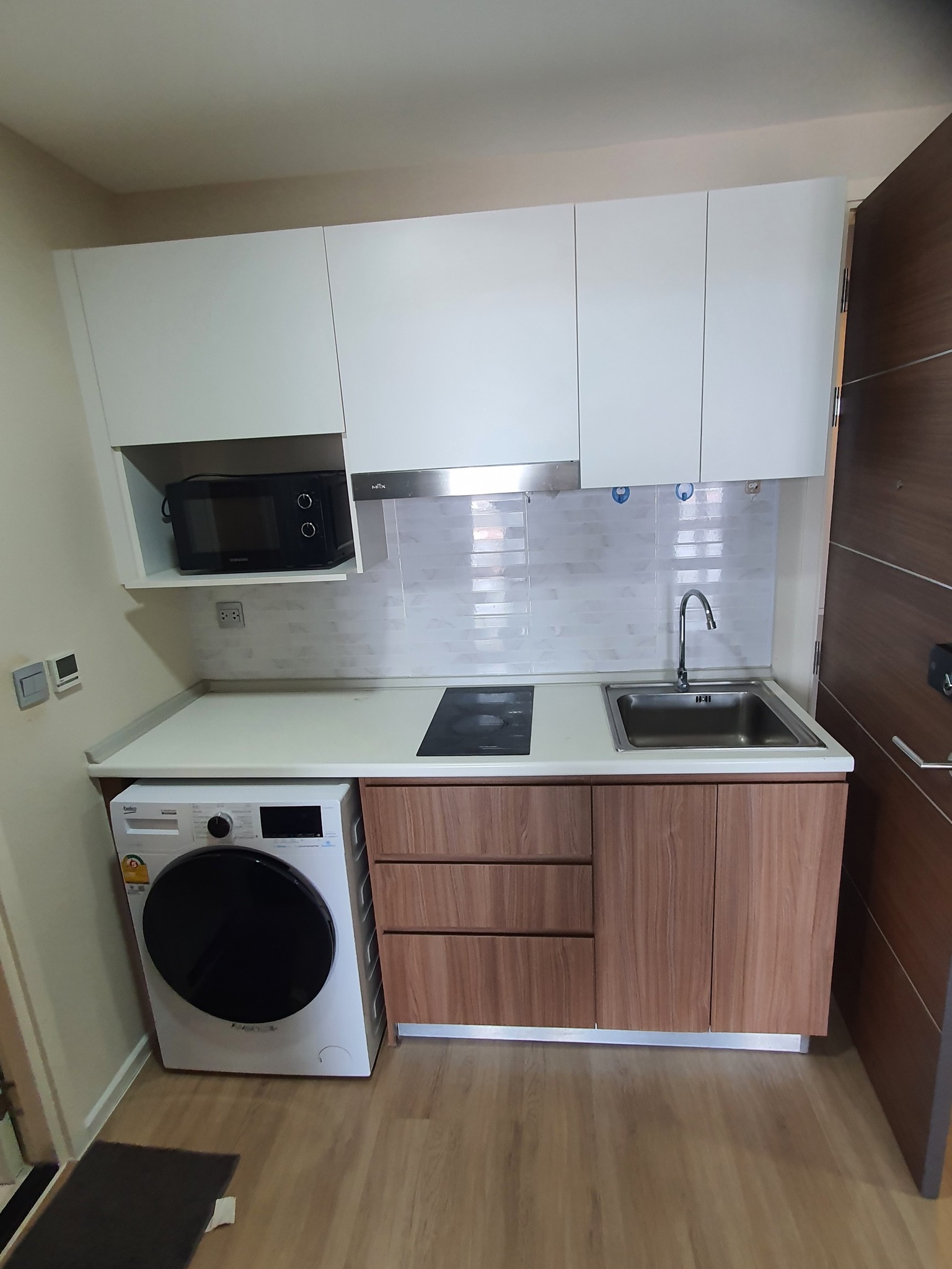 ให้เช่าห้องแบบ 2ห้องนอน 1ห้องน้ำ โซนพื้นที่ ถนนนาคนิวาส เดอะคริสตัล เอกมัย-รามอินทรา คอนโด Atmoz Ladprao 71(แอทโมซ ลาดพร้าว 71) Low Rise ขนาดห้อง 46 ตรม. ชั้น 8 ตึก B