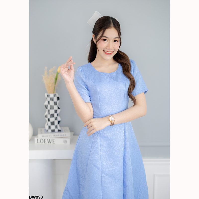kudapy เดรสสั้นสีขาว/สีชมพู/สีฟ้า ทรงเข้ารูปส่วนบนกระโปรงบานผ้านูน พร้อมสายอัดเอว งานซิปด้านหลัง