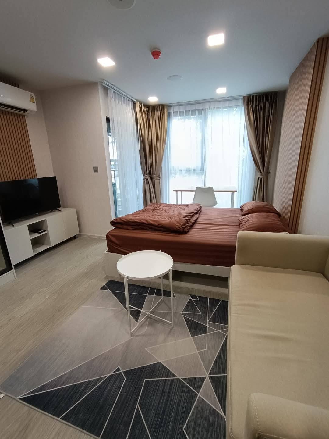 โซนพื้นที่ MRT ศรีนุช สายสีเหลือง ให้เช่าห้องแบบ Studio 1ห้องน้ำ คอนโด Atmoz Oasis Onnut (แอทโมซ โอเอซิส อ่อนนุช) Low Rise ขนาดห้อง 25 ตรม. ชั้น ตึก E