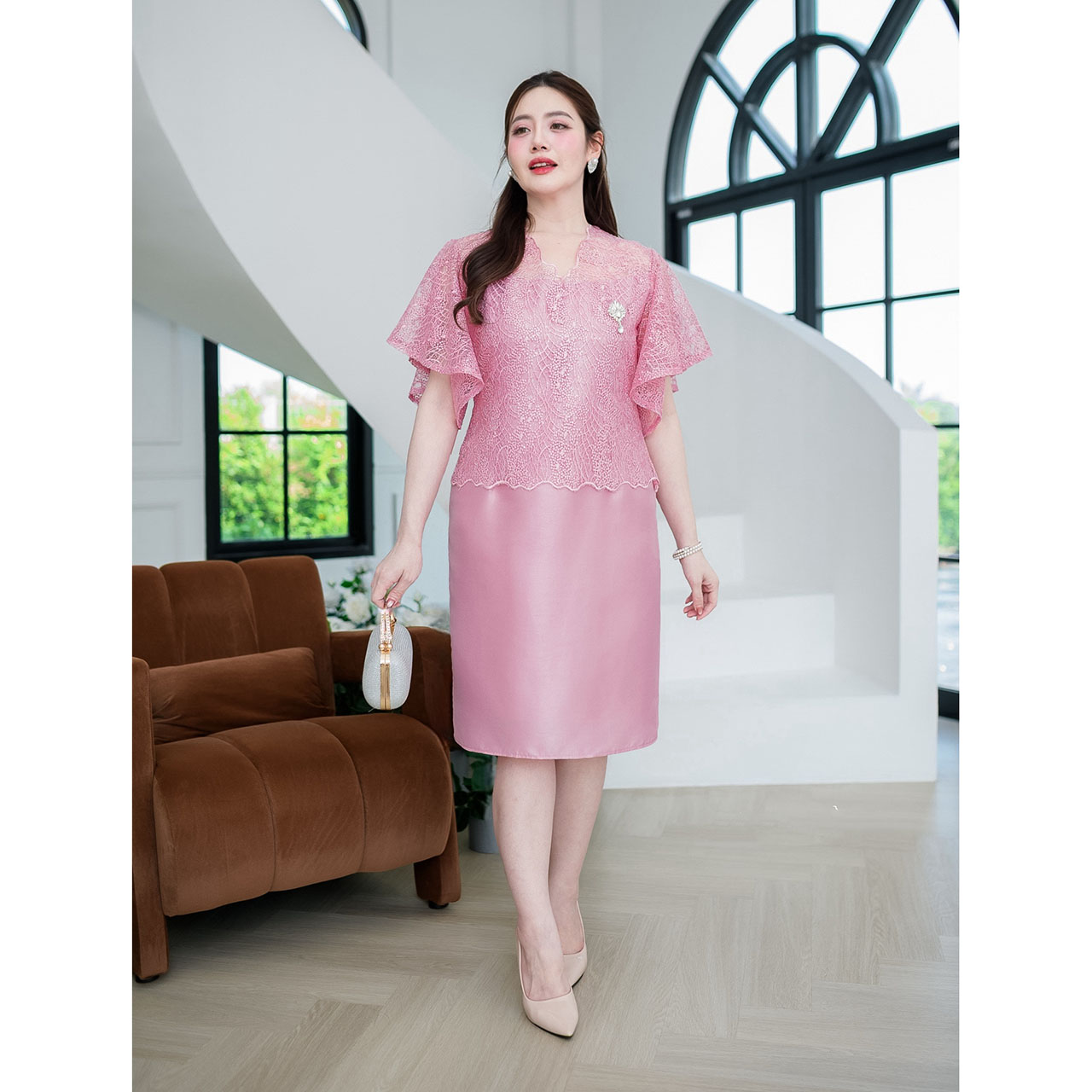 kudapy เดรสผ้าไหมลูกไม้คอวีแขนระบาย ดีไซน์แขยเฉียงระบายระย้าช่วงแขนสวย