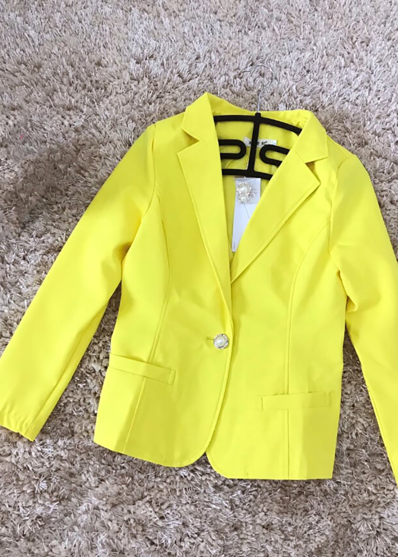 เสื้อสูทผ้าโพลีเอสเตอร์ผสมสีเหลือง แขนยาว