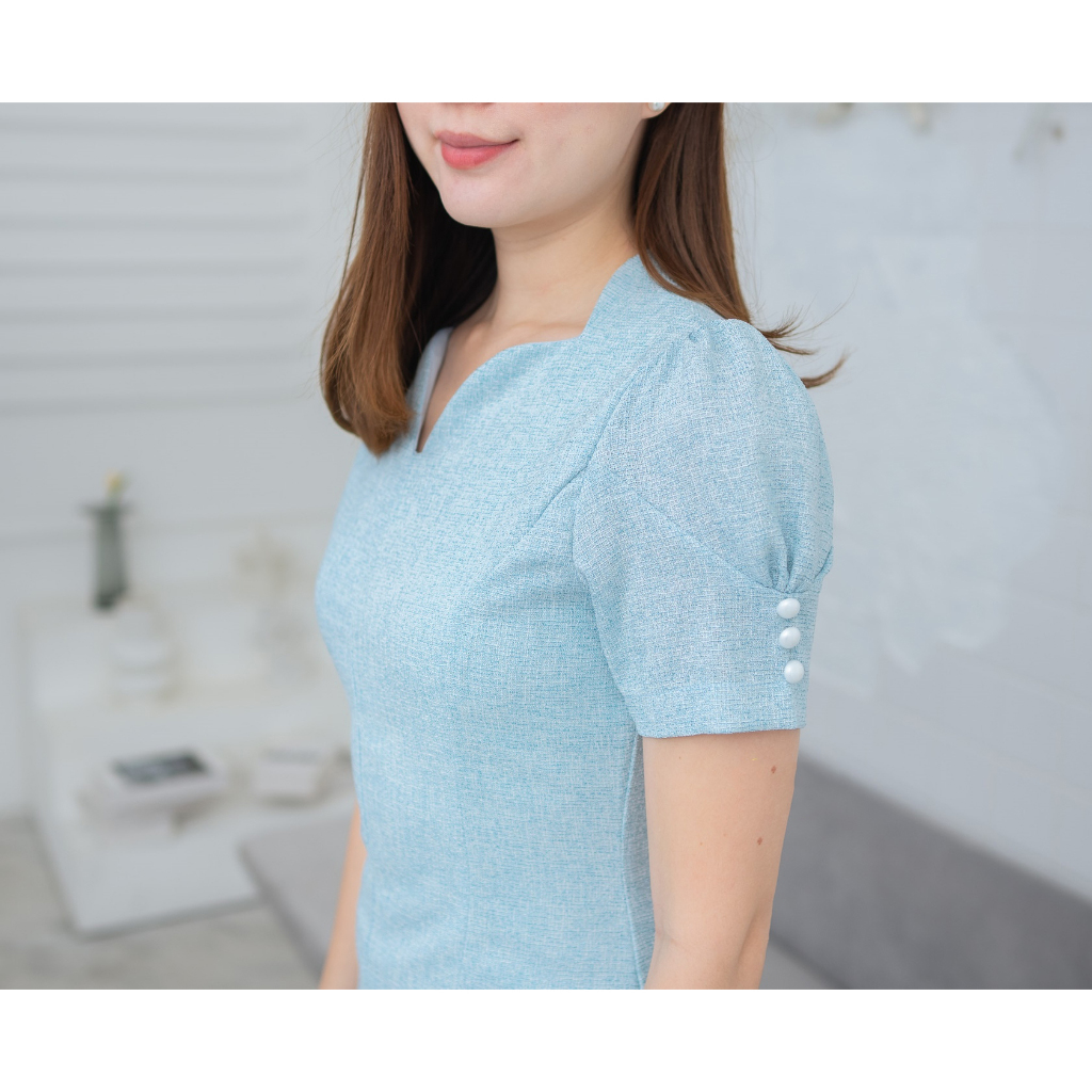 kudapy เดรสสั้นสีฟ้า/สีดำ/สีเขียว/สีชมพู เย็บตัดต่อทั้งตัว คอหยักทรงวี แขนทรงตุ้กตา
