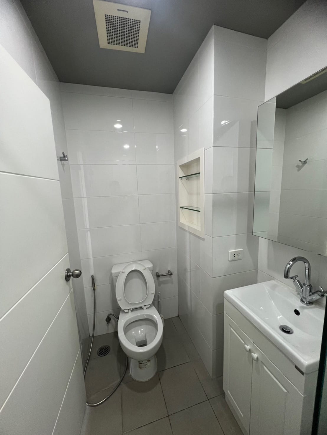 ปล่อยเช่า Blocs 77 (บลอคส์ 77) - โซนพื้นที่ BTS อ่อนนุช 1ห้องนอน 1ห้องน้ำ 1ห้องนั่งเล่น - ขนาดห้อง 40 ตรม. ชั้น 12 - ให้เช่า 17,000 ต่อเดือน