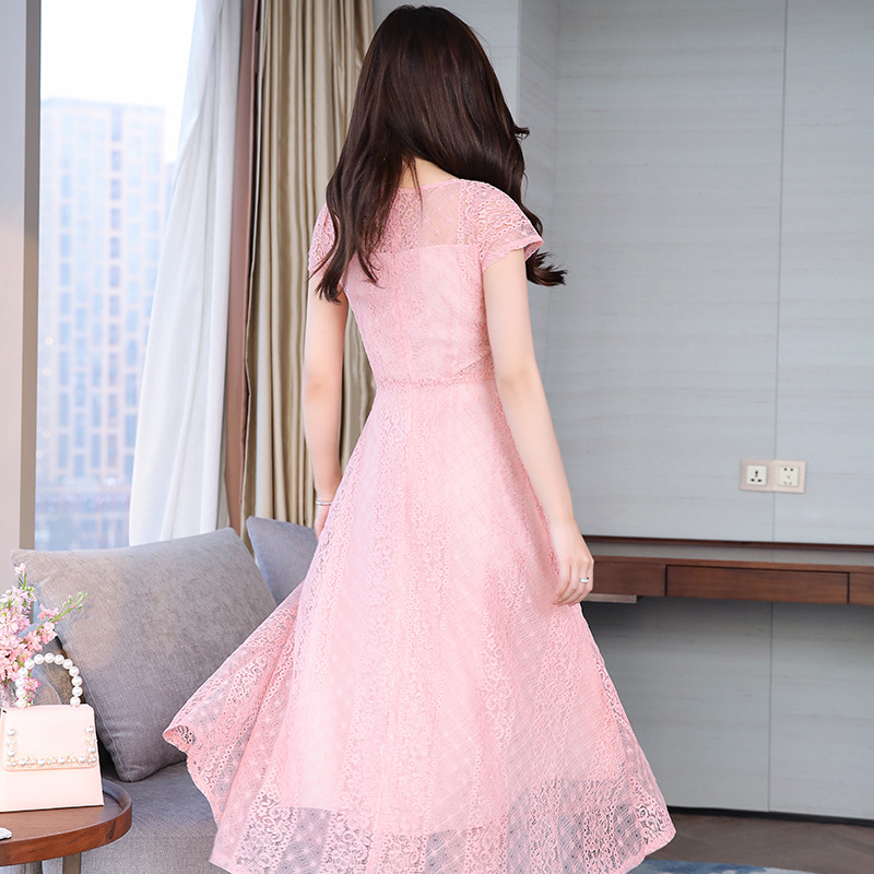 kudapy เดรสลูกไม้ยาวสีชมพู แขนสั้น กระโปรงทรงบานคลุมเข่า แนวเรียบร้อย สวย ดูดี ชุดเดรสทำงาน ชุดเดรสออกงาน