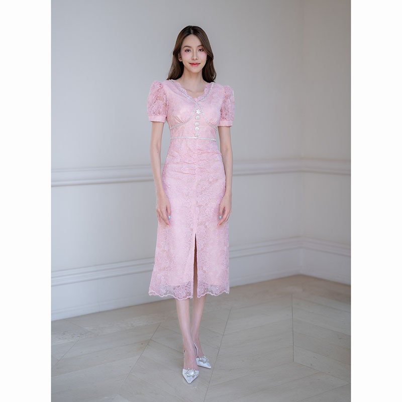 kudapy เดรสยาวสีขาว/สีชมพู เข้าทรงช่วงลำตัว ดีเทลผ้าปักลายลูกไม้ มีซับใน งานซิปหลัง