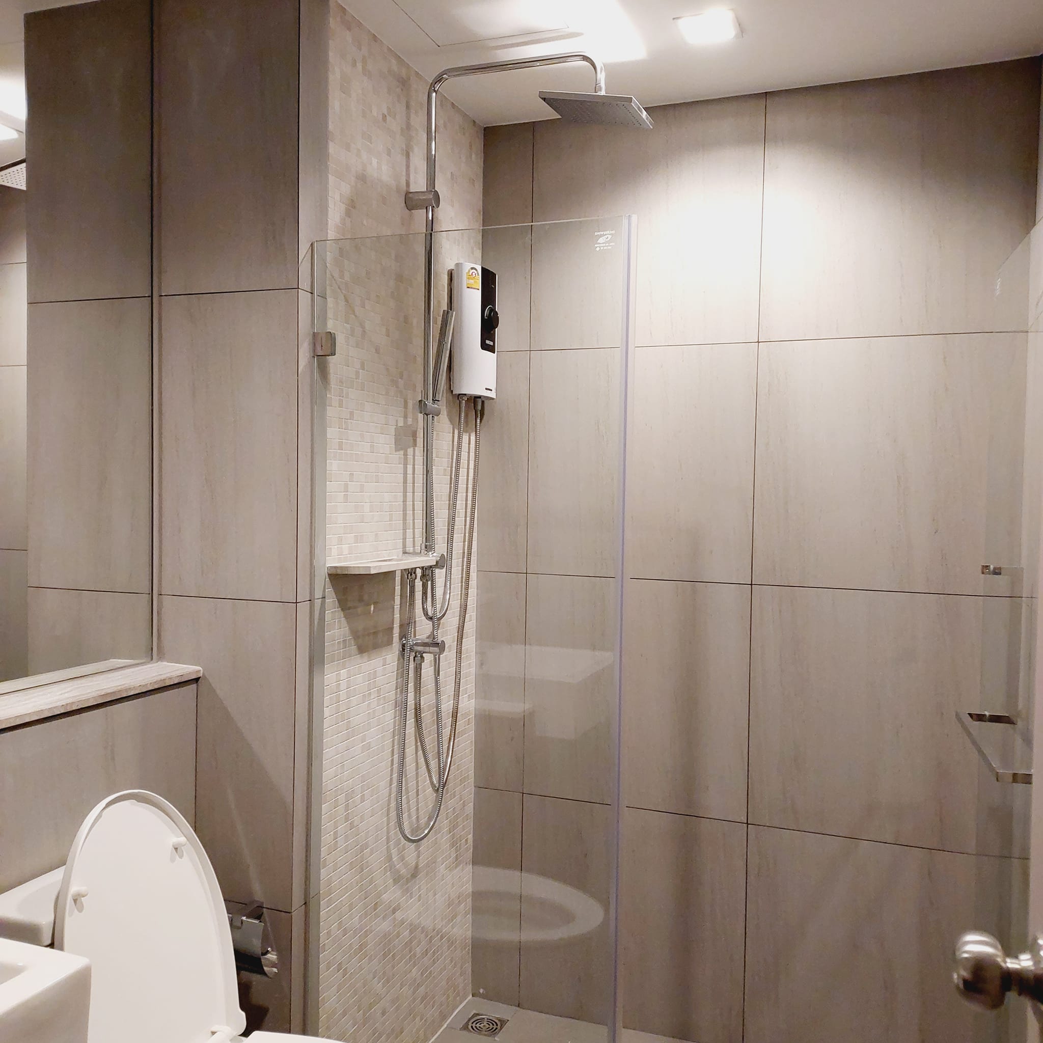 ห้องใหม่มือหนึ่งสวยงามมากมีเครื่องซักผ้า The Politan Rive (เดอะ โพลิแทน รีฟ) ให้เช่า