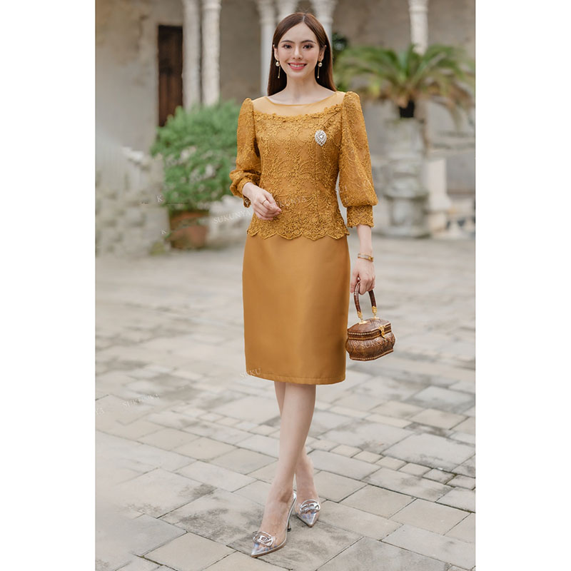 kudapy เดรสสั้นสีทอง/สีครีมทอง/สีชมพู ลูกไม้ทอปักวิ้งๆ เพิ่มความหรู ทรงคอปาดซีทรู ดีไซด์แขนบอลลูกเพิ่มผ้ามุ้งที่แขนป้องกันระคายผิว