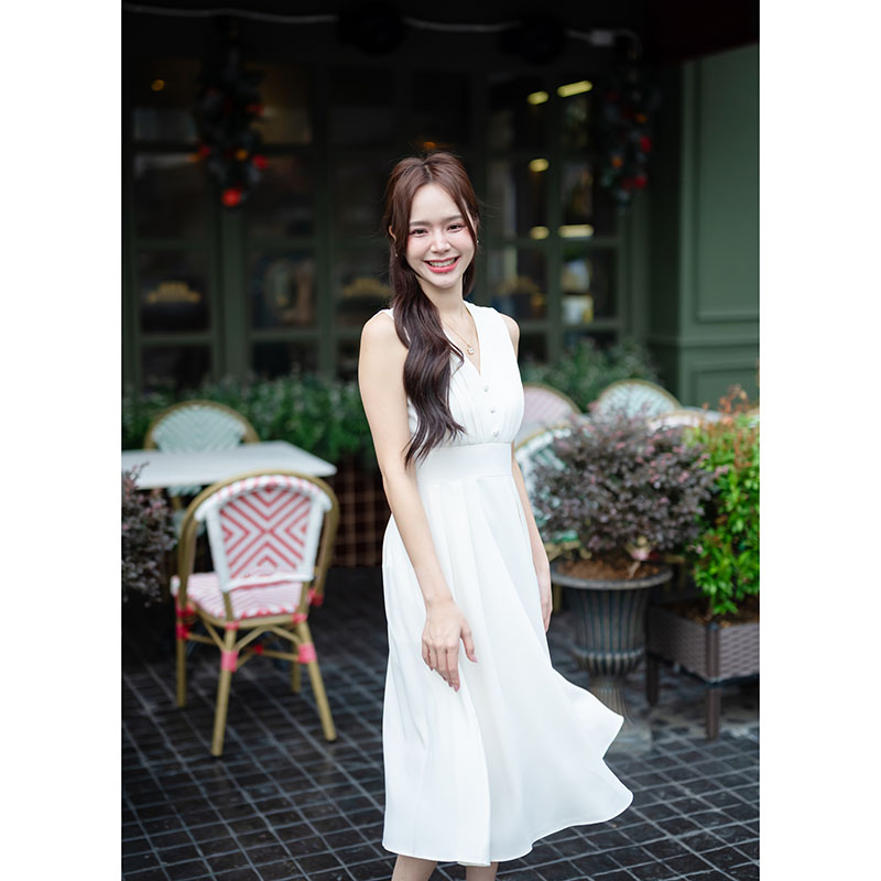 kudapy เดรสสั้นสีสีชมพูกลีบบัว/สีเขียว/สีส้มอิฐ/สีขาว/สีครีม มิดี้ ช่วงอกตีเกล็ด ติดกระดุมปั๊มเรียง 3 เม็ด คอวี ช่วงเอวทำขอบสูงเผื่อให้ดูมี shape ต่อด้วยกระโปรงทรงทวิสข้าง