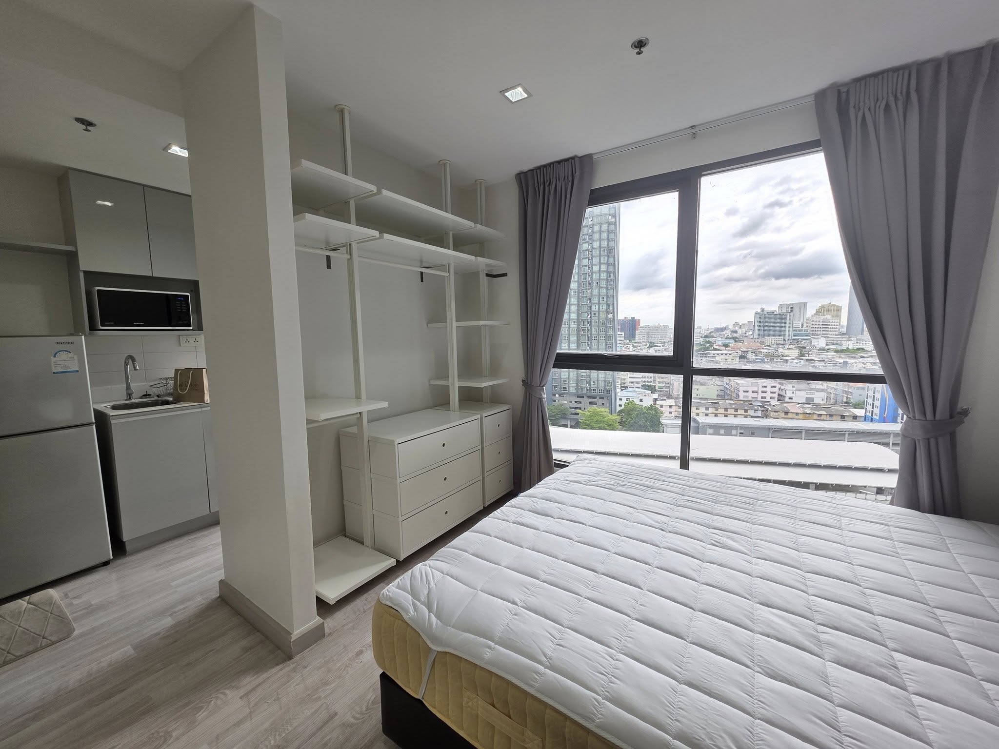 ชื่อโครงการ IDEO Mobi Sathorn (ไอดีโอ โมบิ สาทร) ให้เช่า Studio 1น้ำ ขนาด 21 ตรม ชั้น 14 ราคา 15,000