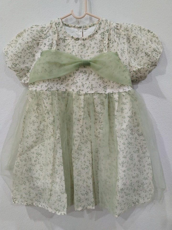พร้อมส่ง ชุดเดรสกระโปรง ลายดอกไม้เล็ก กระโปรงตาข่าย