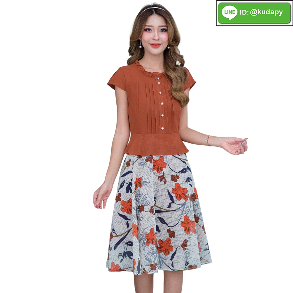 kudapy เดรสสั้นผ้าชิฟฟ่อนพิมพ์ลาย สีส้มน้ำตาล สีดำ ผ้าพริ้วใส่สบาย ลายสวยค่ะ ดีไซน์ด้านบนเป็นงานผ้าชีฟองสีพื้นแขนสั้นตีเกร็ด