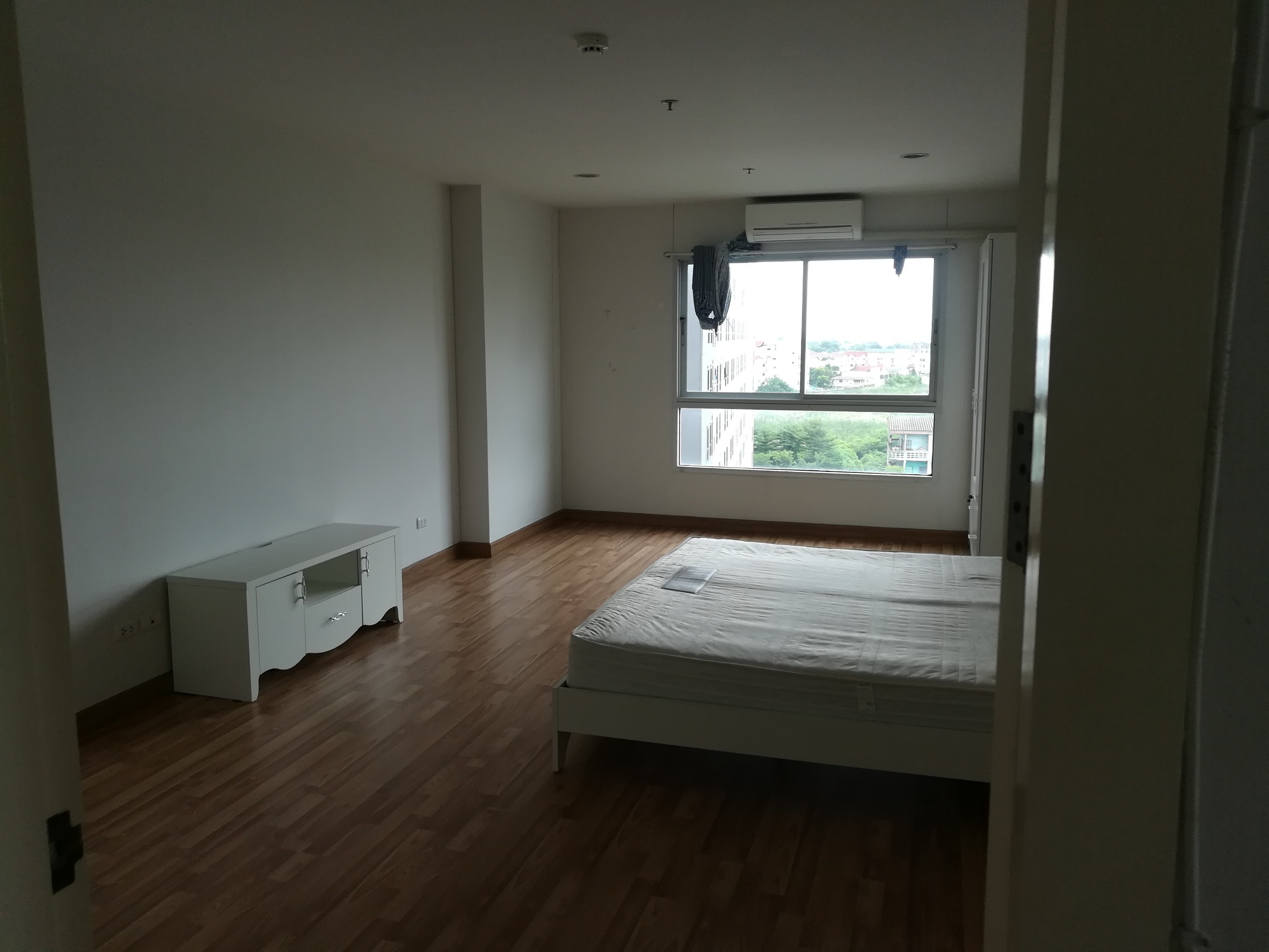 ให้เช่าคอนโดรีเจ้นท์ โฮม 10 ห้องใหญ่ใกล้แยกวงเวียนบางเขน