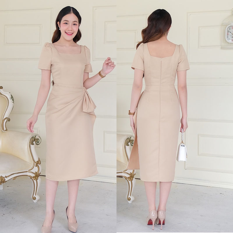 kudapy เดรสสั้นสีชมพูพาสเทล/สีทอง/สีเทา/สีข่าว/สีดำ/สีครีม คอเหลี่ยม แขนสั้น จีบยกบ่าตั้ง กระโปรงสอบจับจีบข้างสะโพก ผ่าข้าง